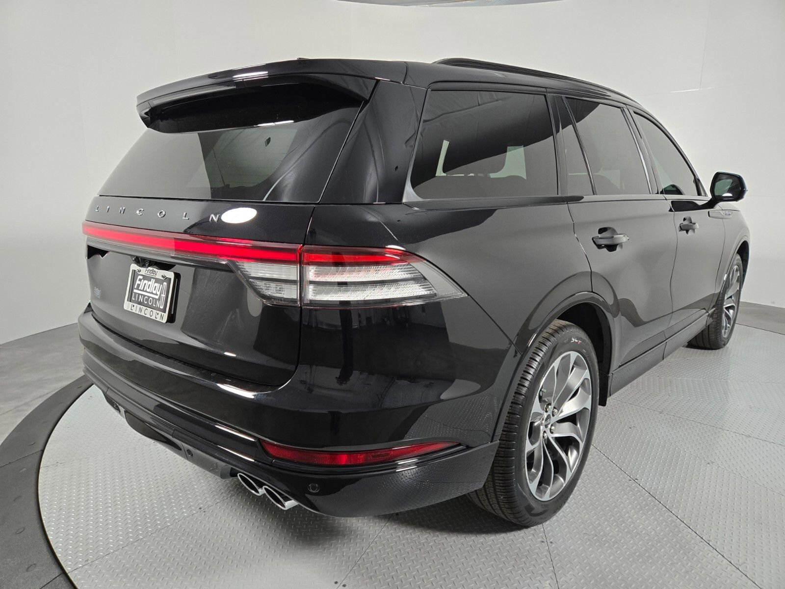 New 2026 Lincoln Aviator AWD w/ Jet Appearance Package image 4