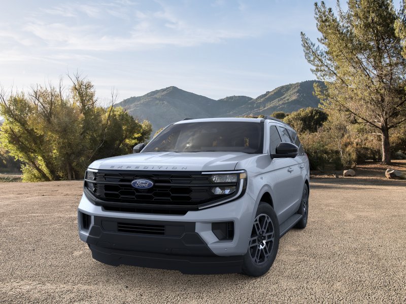 New 2026 Ford Expedition Active image 2