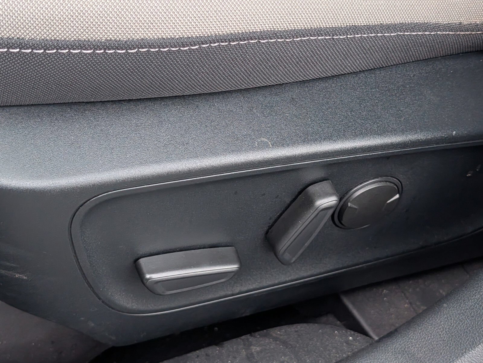 Used 2020 Ford Escape SE FWD image 14