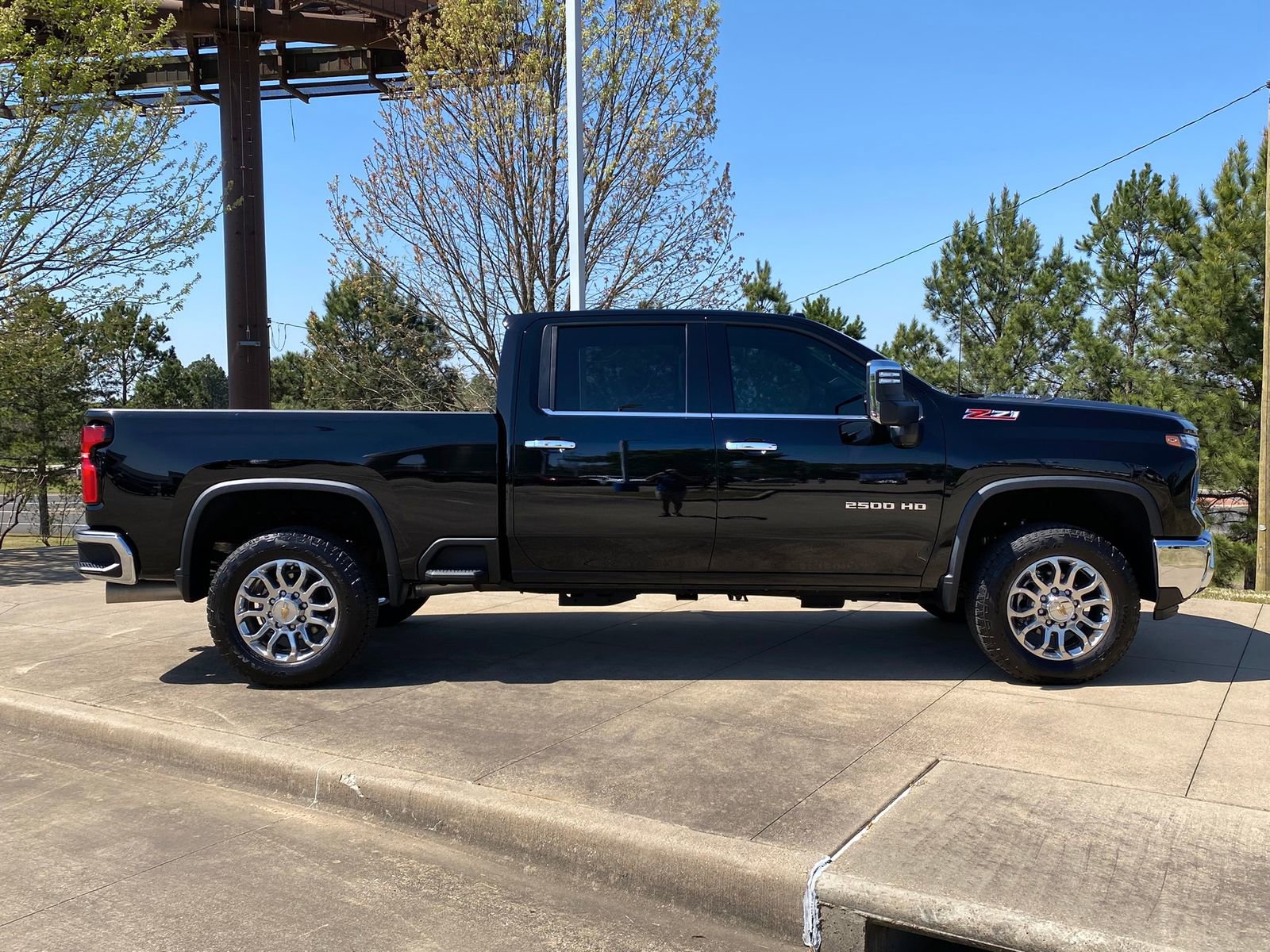 Used 2025 Chevrolet Silverado 2500 LTZ w/ LTZ Plus Package image 7
