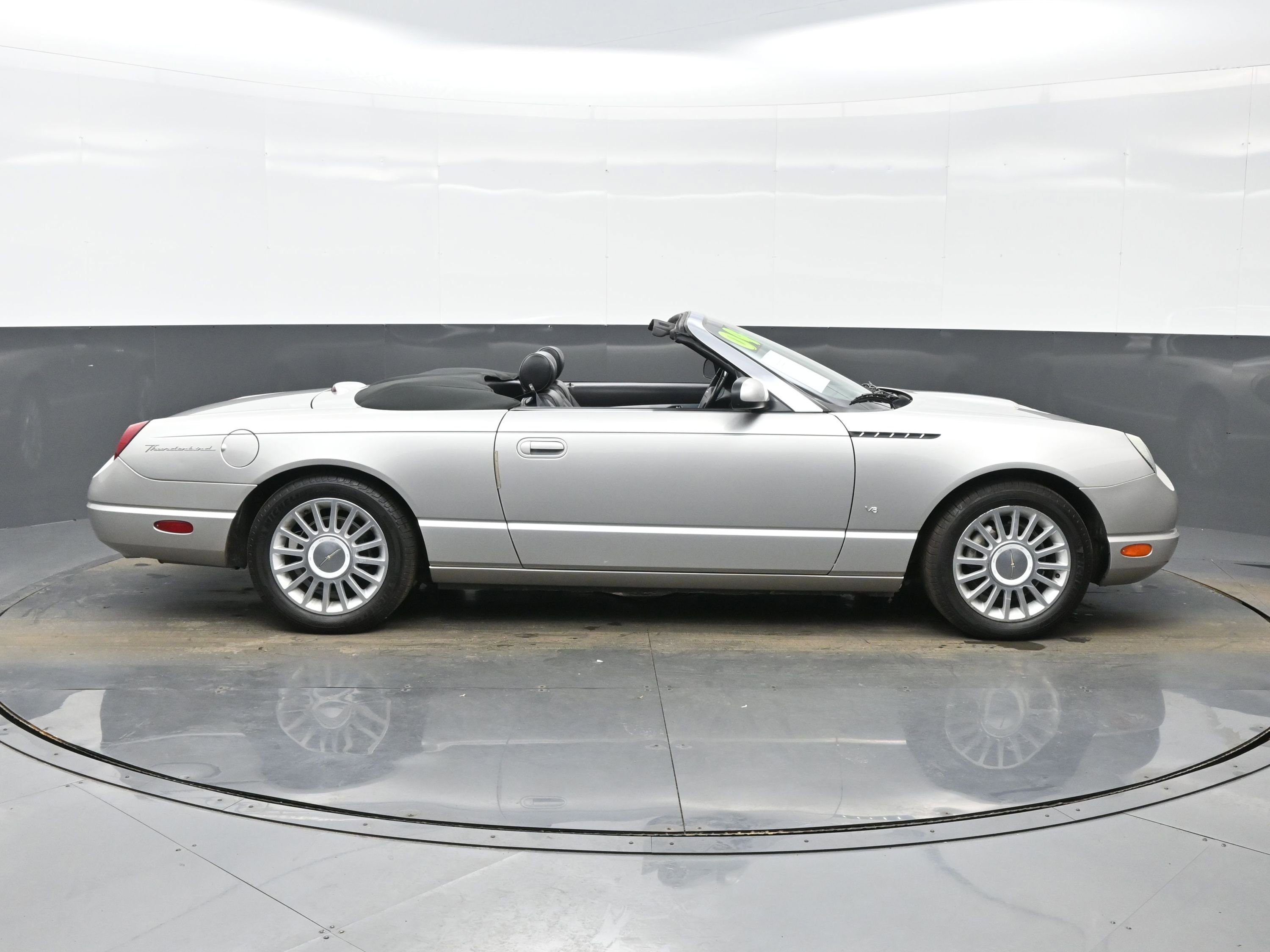 Used 2004 Ford Thunderbird image 7