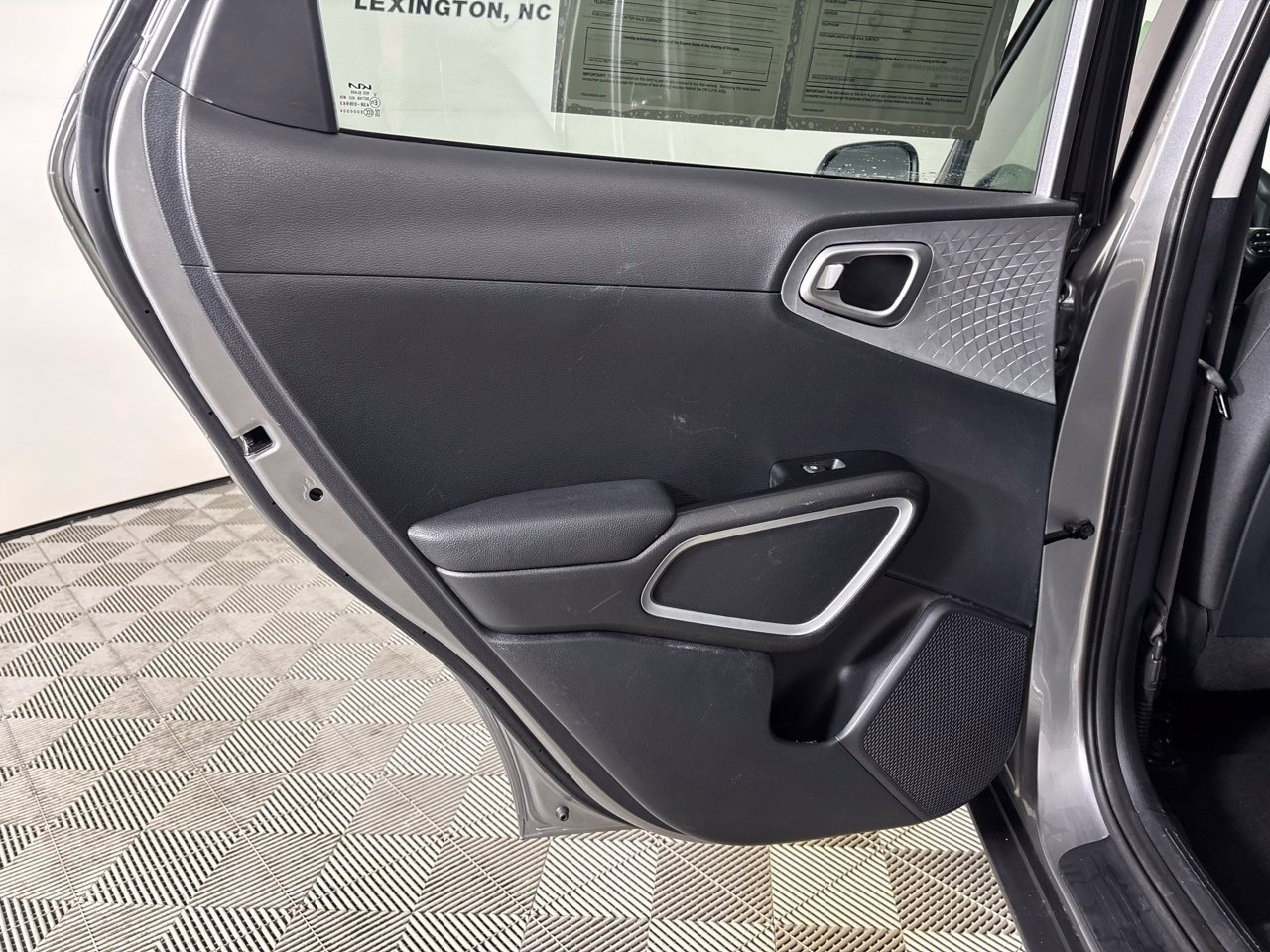 Used 2025 Kia Soul LX w/ LX Technology Package FWD image 22