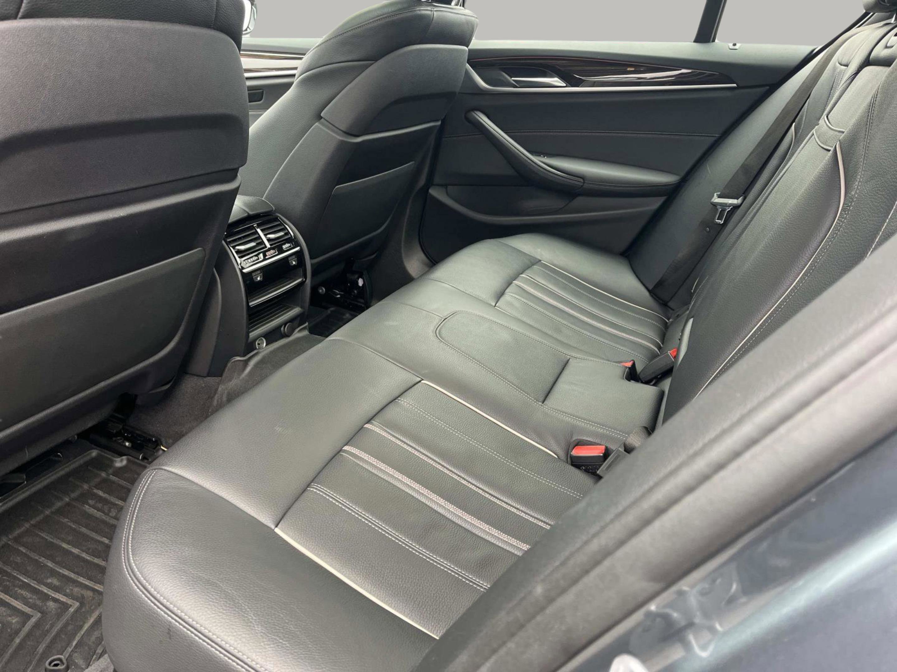 Used 2019 BMW 530i xDrive image 19