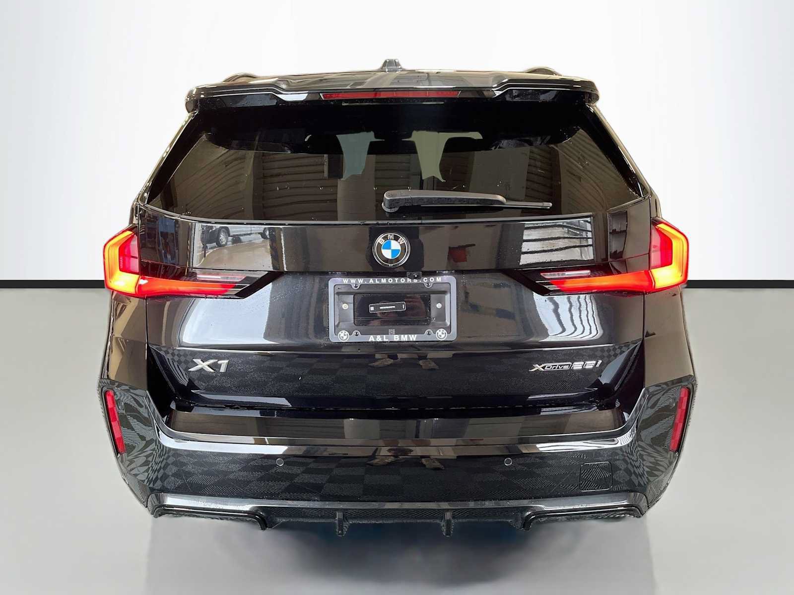 New 2027 BMW X1 xDrive28i AWD/4WD image 4