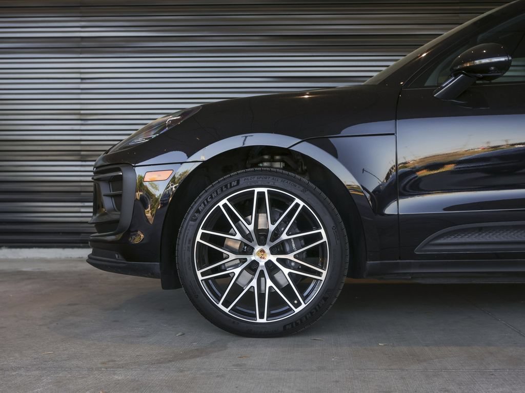 Certified 2026 Porsche Macan AWD/4WD image 11