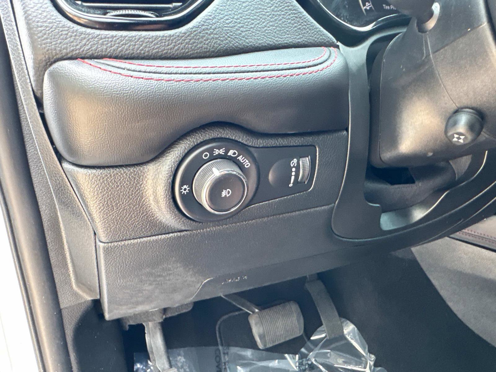 Used 2023 Dodge Durango GT image 33