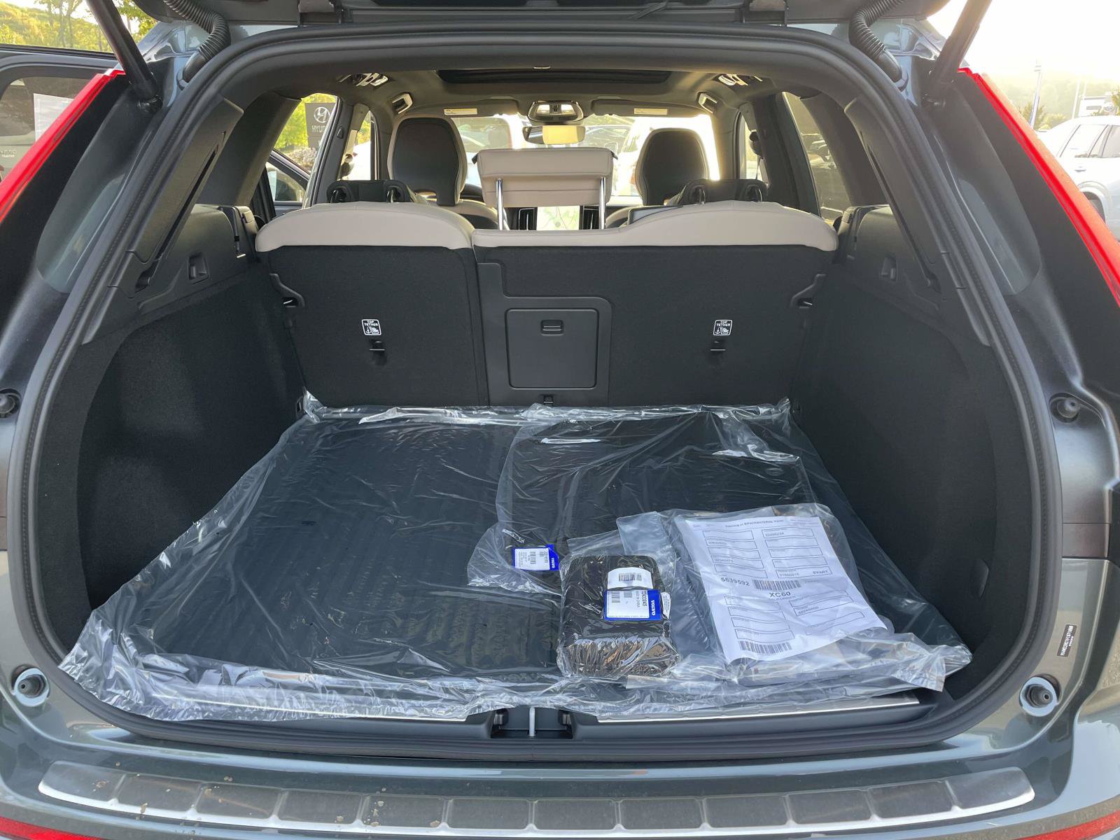 New 2027 Volvo XC60 B5 Plus AWD/4WD image 30