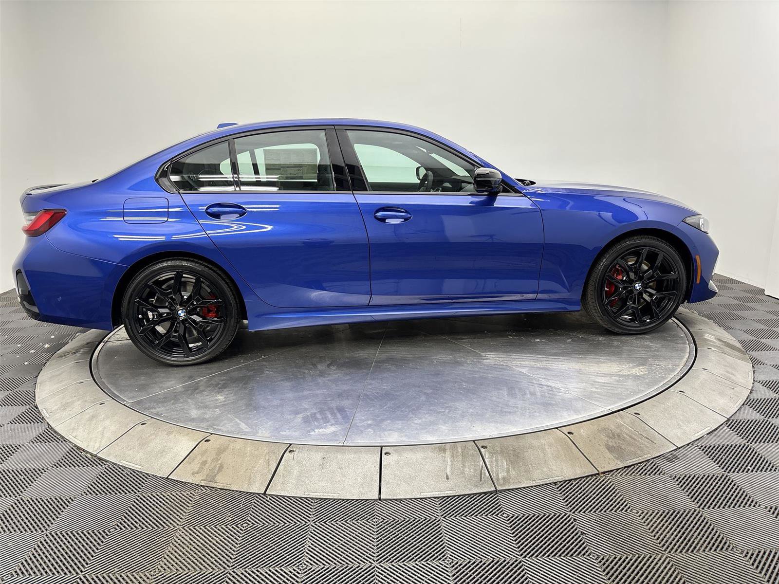 New 2026 BMW 330i xDrive Sedan w/ M Sport Package AWD/4WD image 17