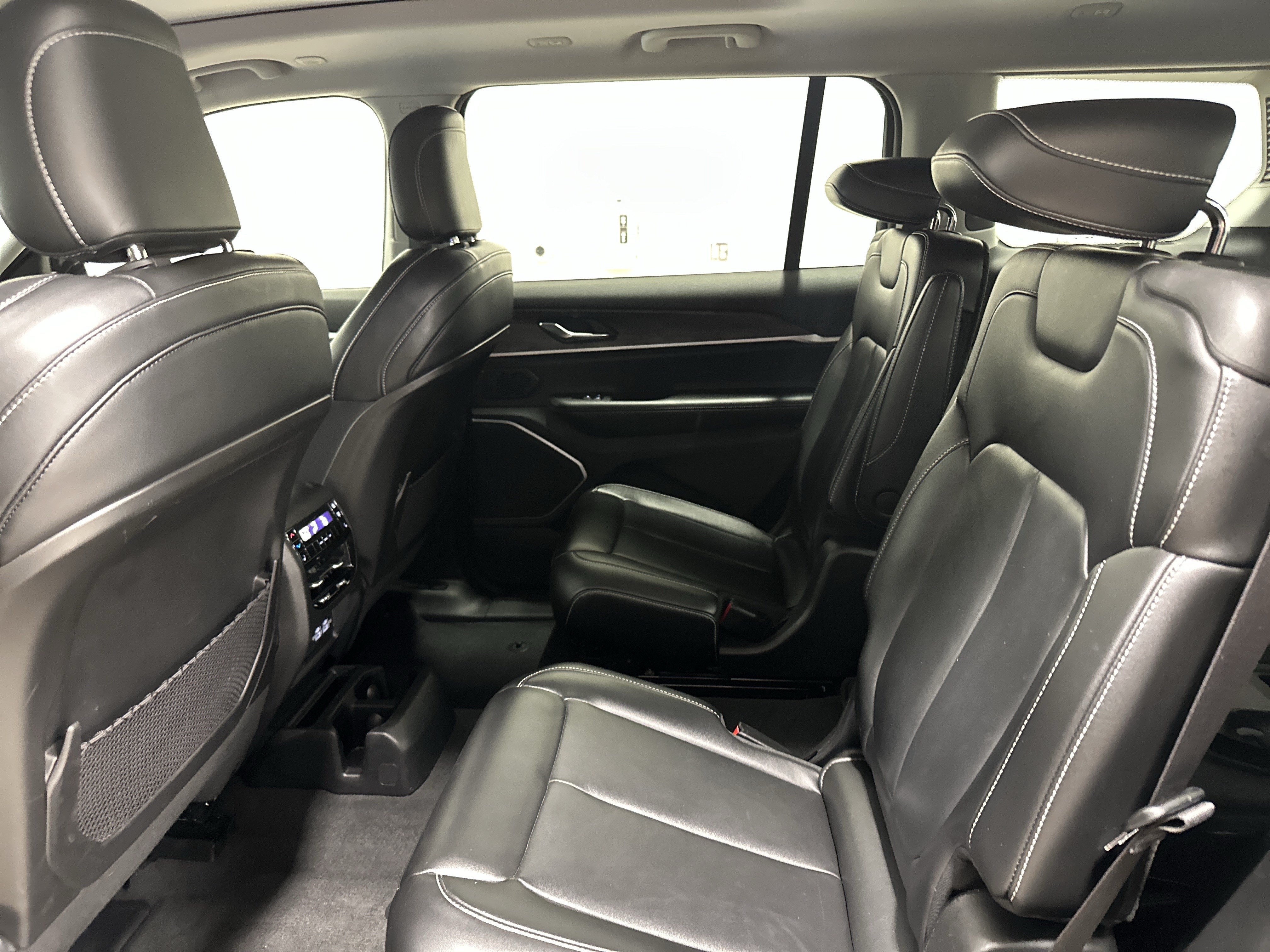 Used 2021 Jeep Grand Cherokee L Limited AWD/4WD image 31