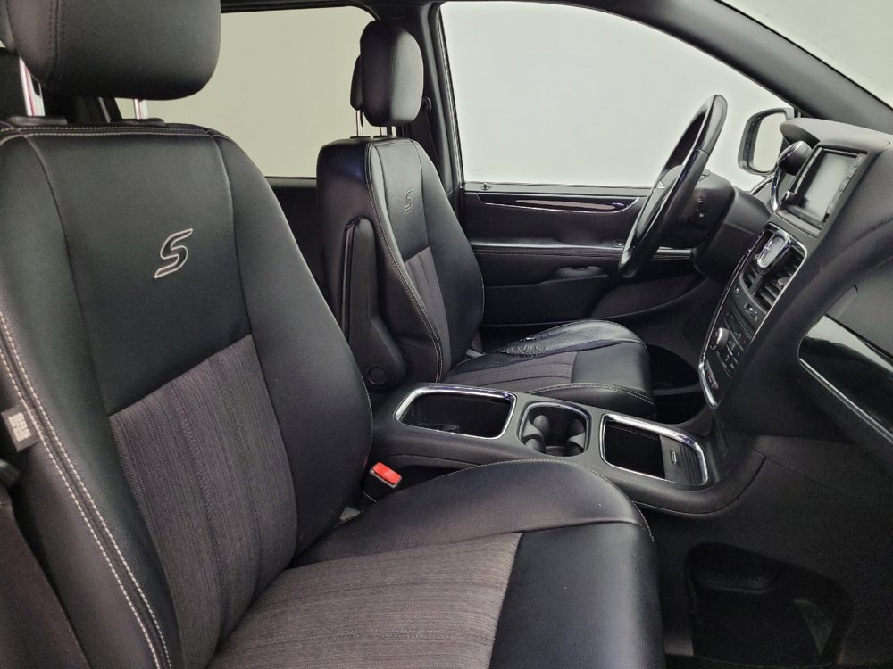 Used 2014 Chrysler Town & Country S FWD image 21