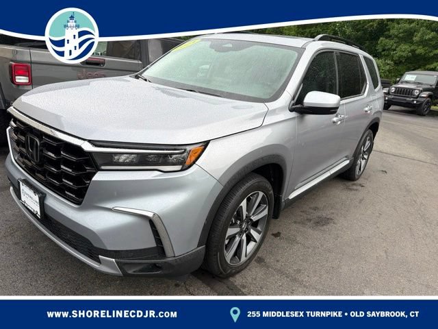 Used 2024 Honda Pilot Touring image 1