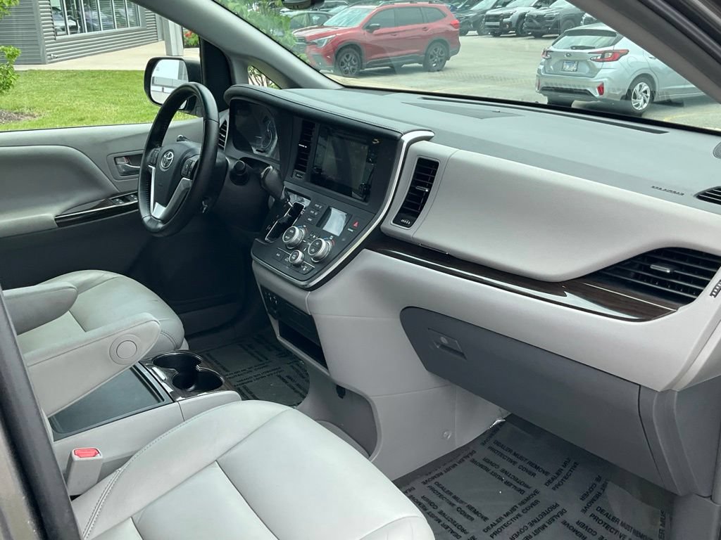 Used 2015 Toyota Sienna XLE AWD/4WD image 15