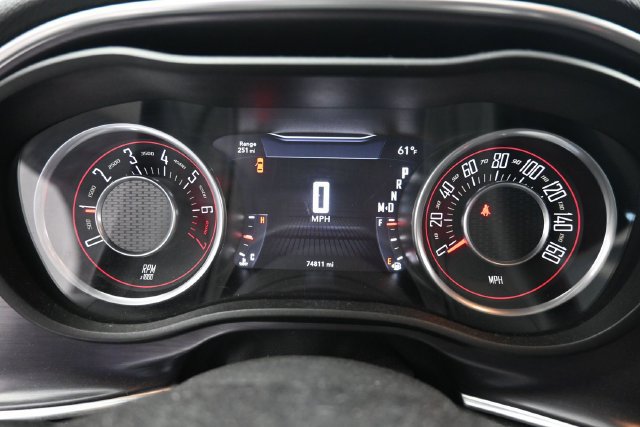 Used 2015 Dodge Challenger SXT RWD image 17