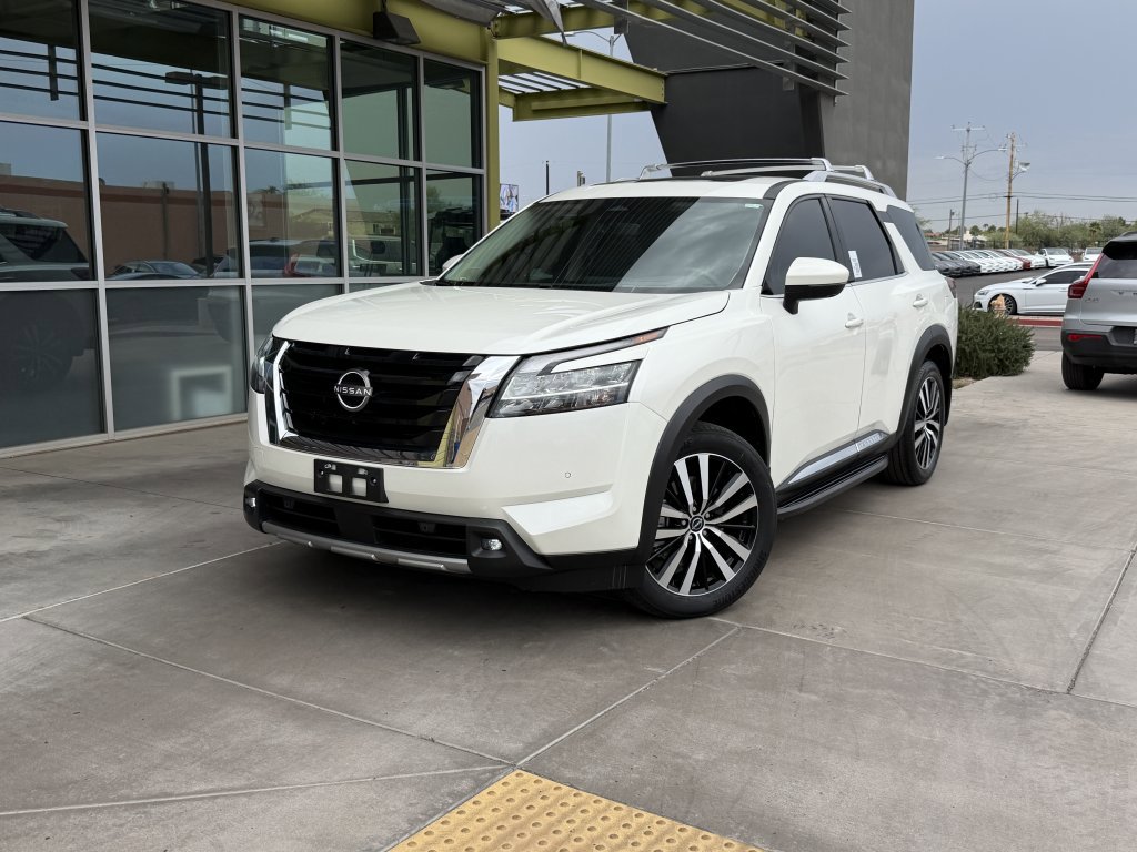 Used 2023 Nissan Pathfinder Platinum image 2