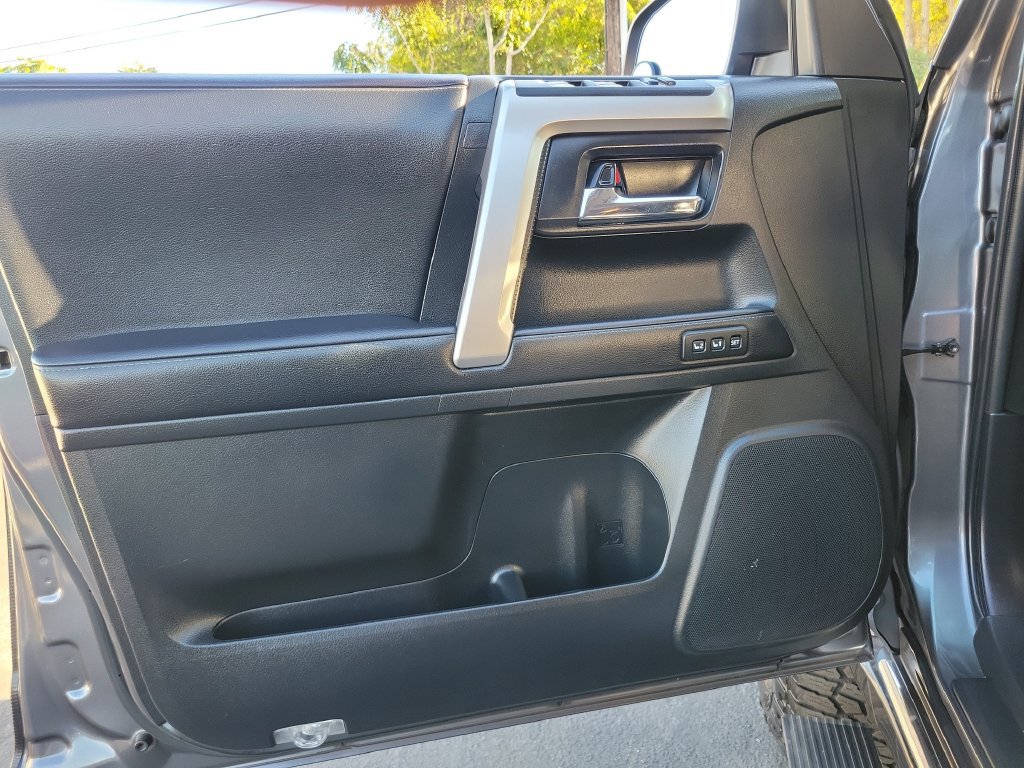 Used 2022 Toyota 4Runner Limited RWD image 21