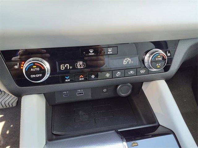 Used 2024 Mitsubishi Outlander SEL image 10