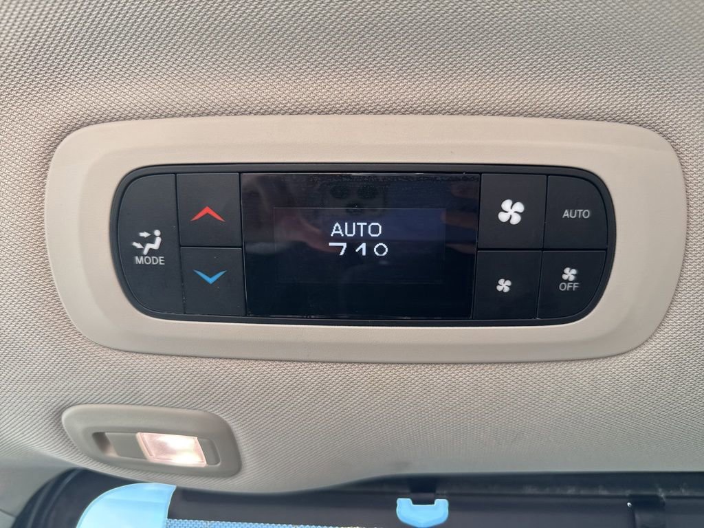 Used 2022 Chrysler Pacifica Limited w/ Uconnect Theater Family Group image 26