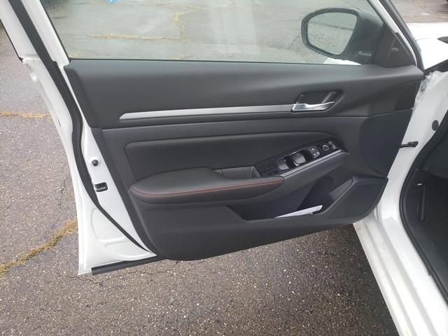 New 2025 Nissan Altima 2.5 SR image 12