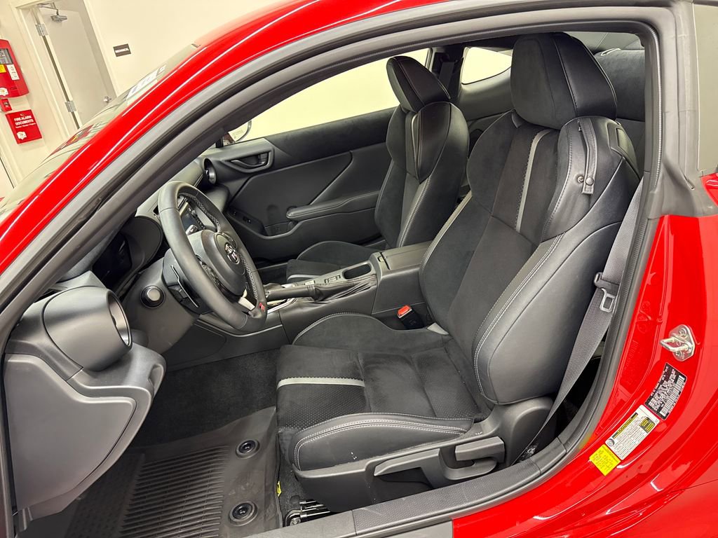Used 2025 Toyota GR86 Premium w/ ALL Weather Mat Package (TMS) RWD image 13