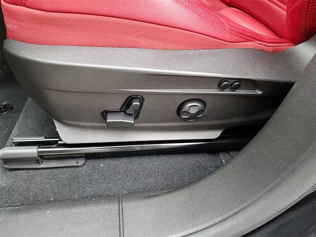 Used 2024 Alfa Romeo Stelvio Veloce image 12