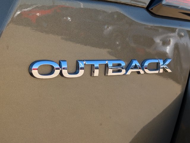 Used 2025 Subaru Outback Premium AWD/4WD image 13
