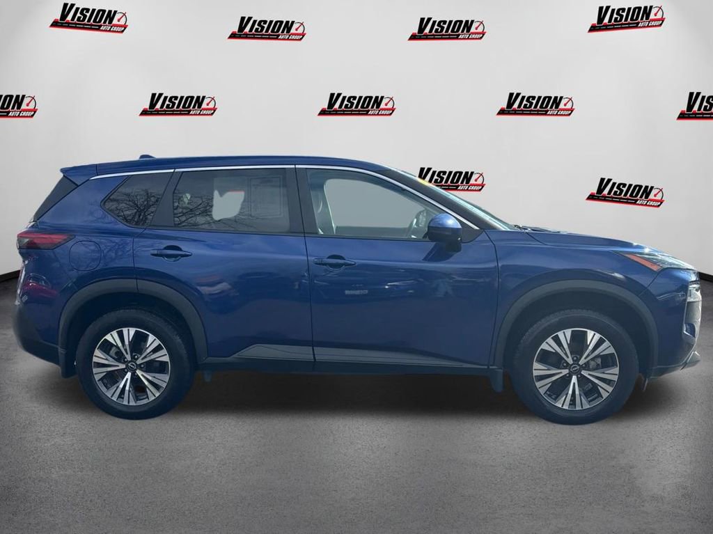 Used 2022 Nissan Rogue SV image 4