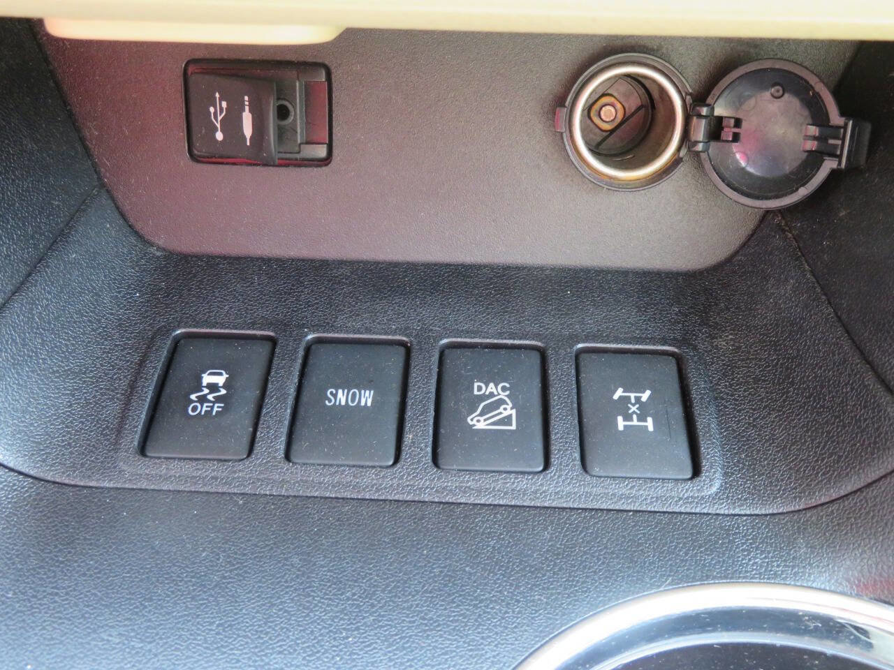 Used 2015 Toyota Highlander Limited image 17