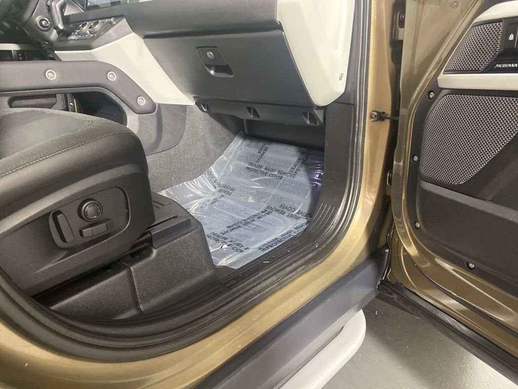 Used 2021 Land Rover Defender 110 SE image 30