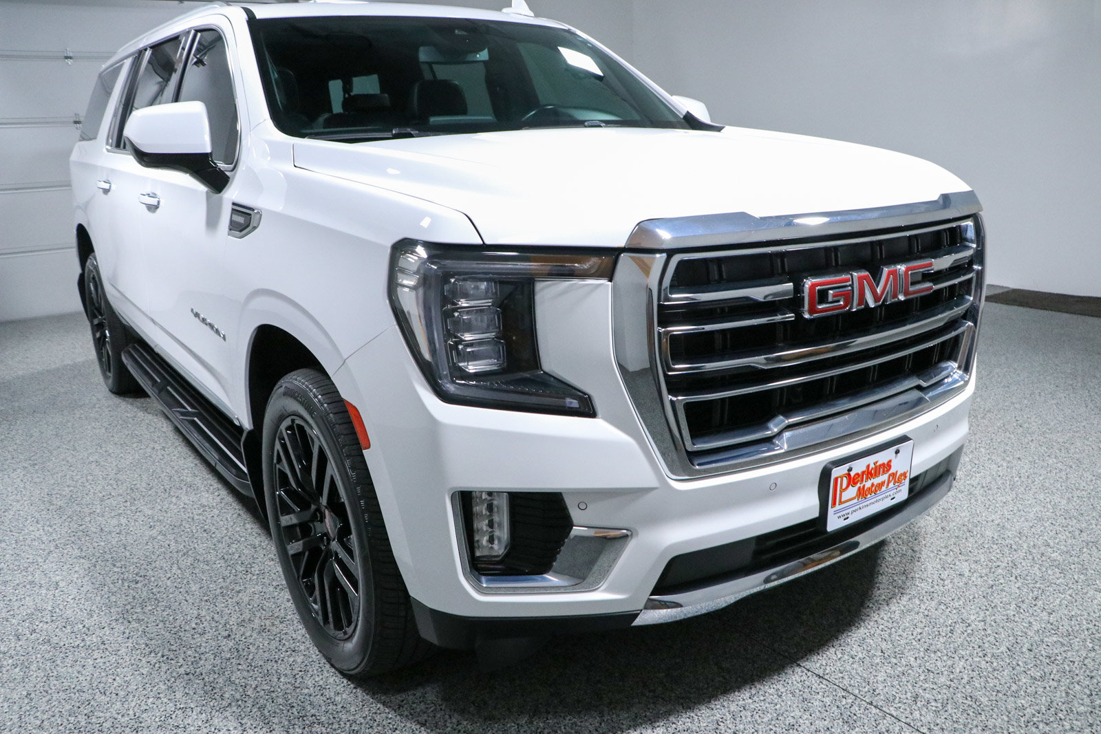 Used 2023 GMC Yukon XL SLT AWD/4WD image 5