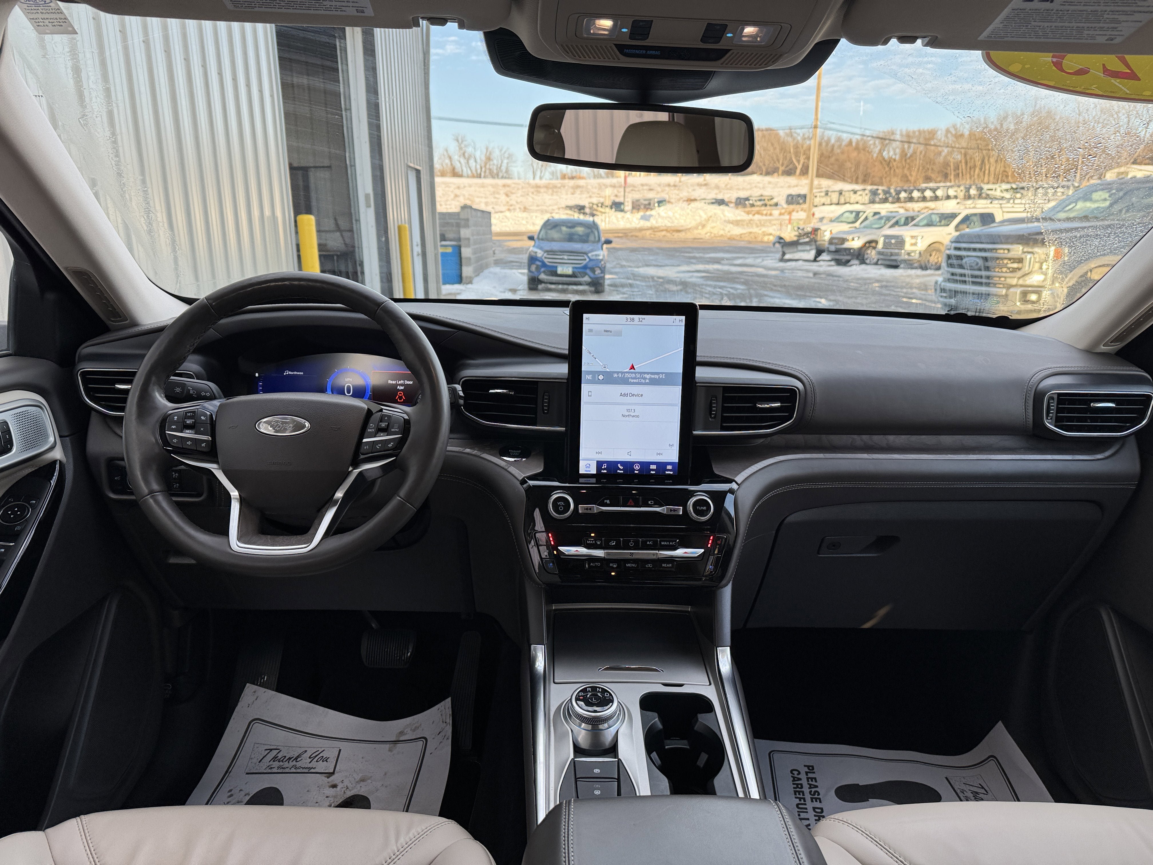 Used 2023 Ford Explorer Platinum w/ Premium Technology Package AWD/4WD image 27