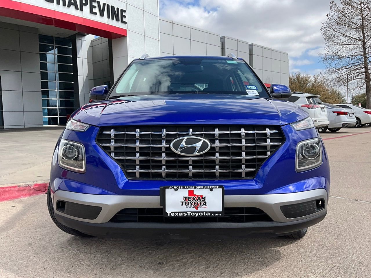 Used 2025 Hyundai Venue SEL image 3