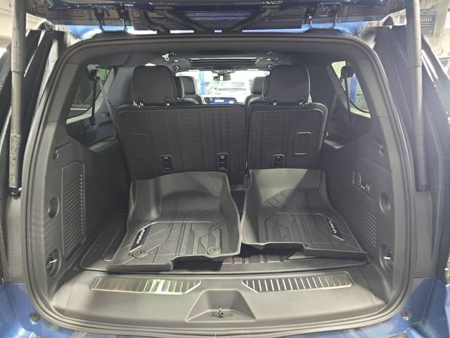 New 2026 Chevrolet Suburban Premier w/ Sun And Tow Package AWD/4WD image 14