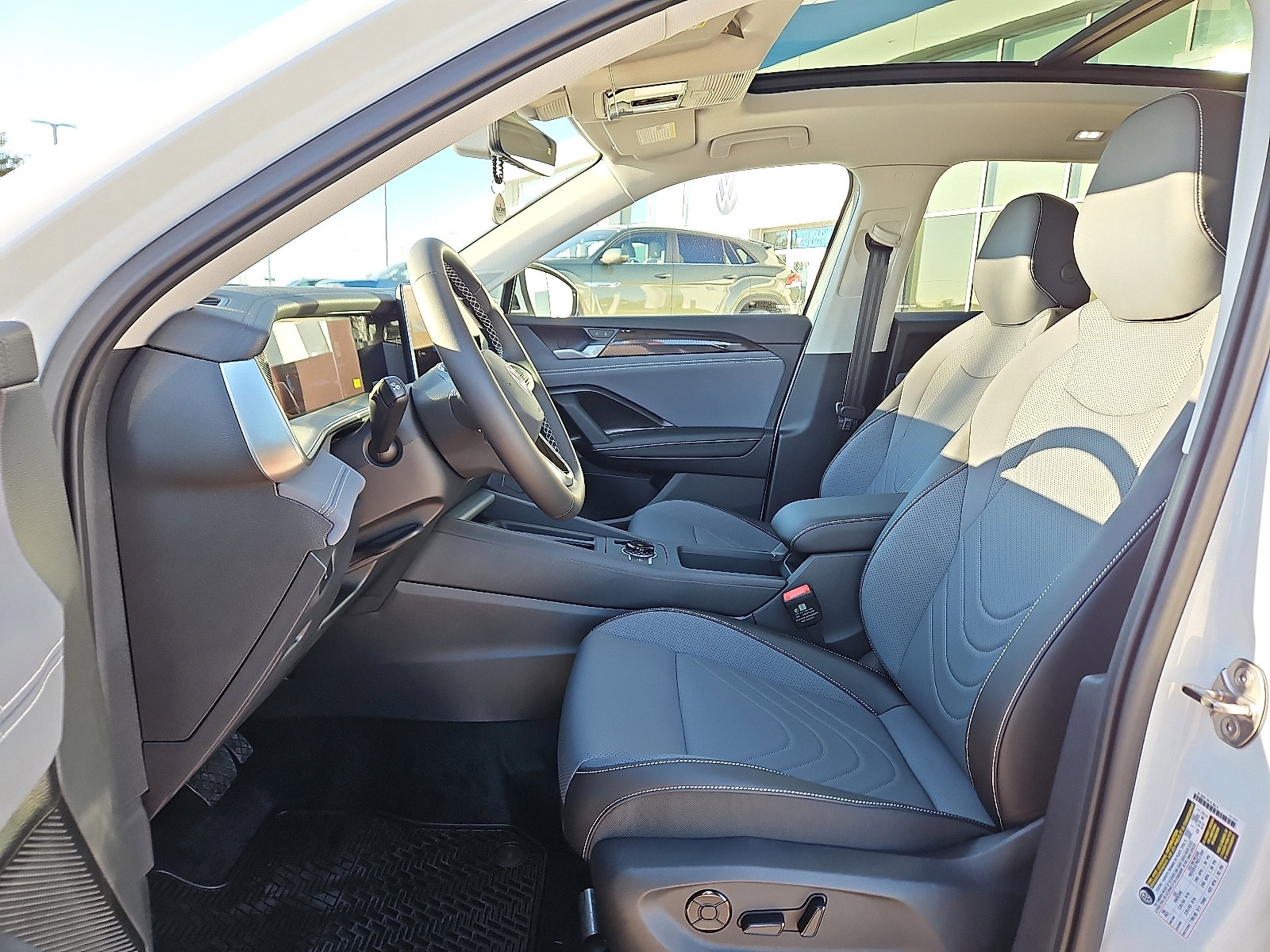 New 2026 Volkswagen Tiguan SE FWD image 10