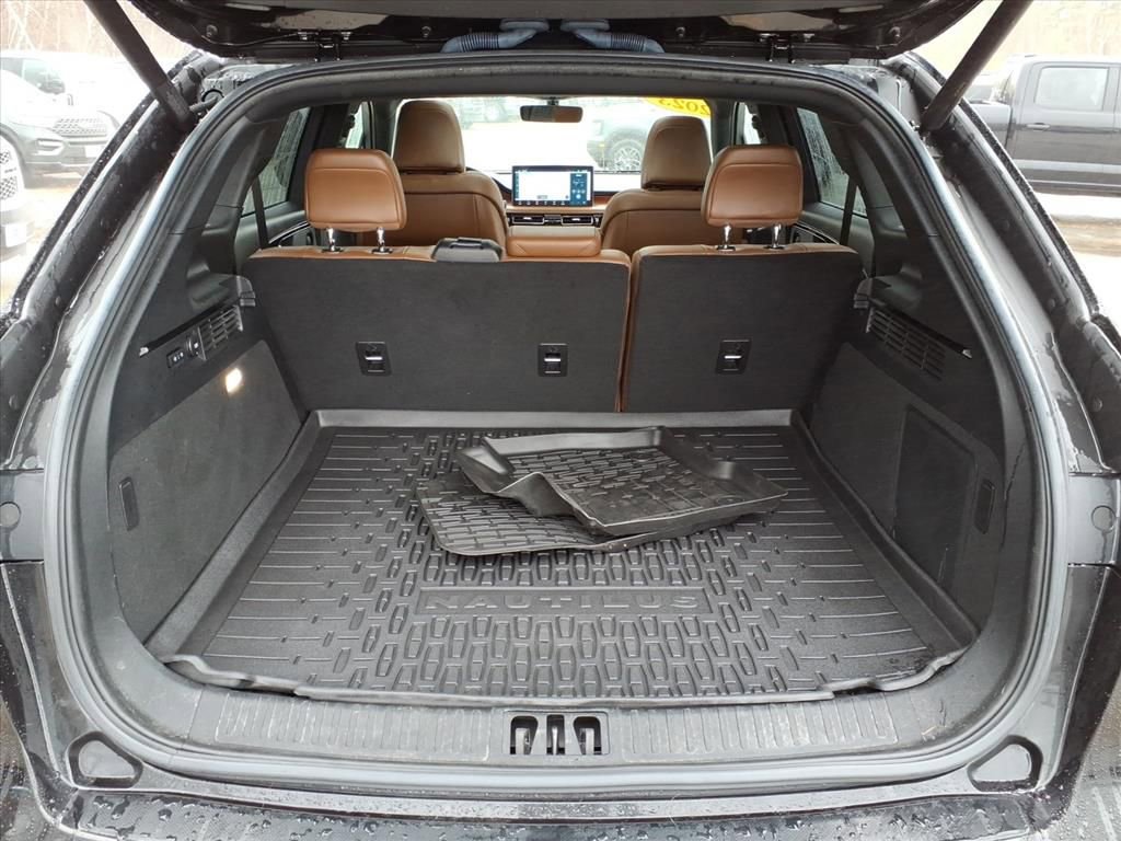 Used 2023 Lincoln Nautilus Reserve w/ Luxury Package AWD/4WD image 15