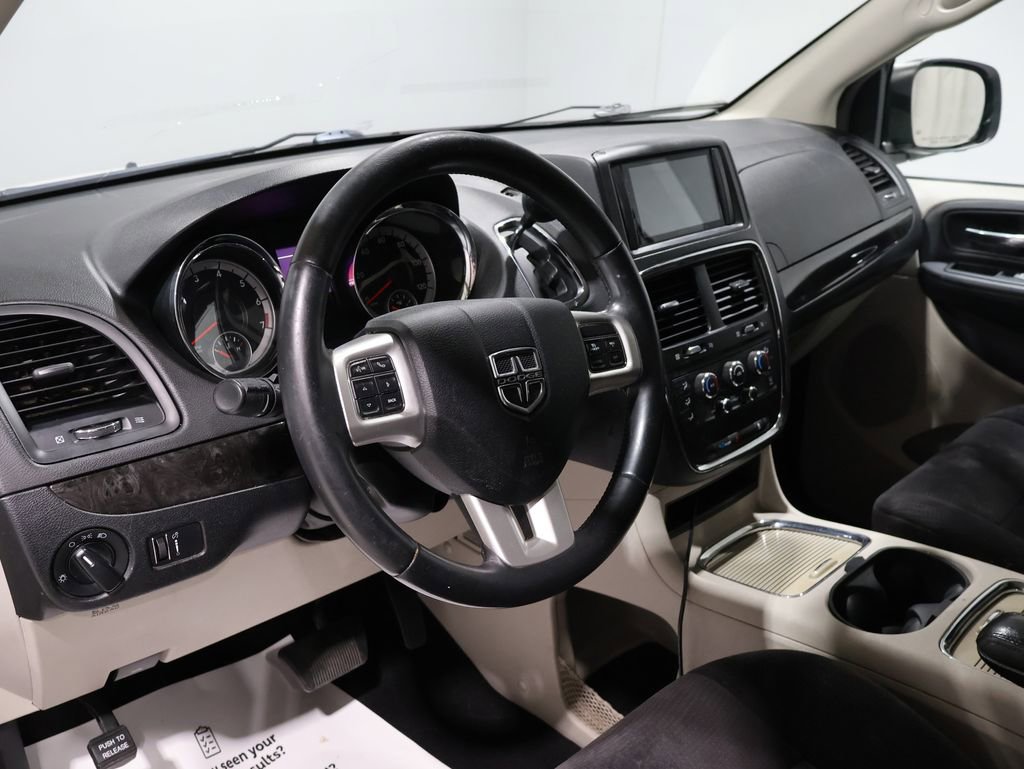 Used 2013 Dodge Grand Caravan SXT w/ UConnect Hands-Free Group image 14