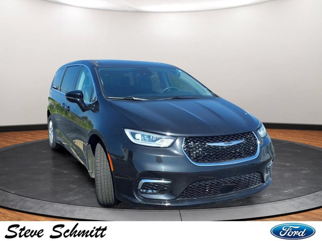 Used 2024 Chrysler Pacifica Touring-L FWD image 26