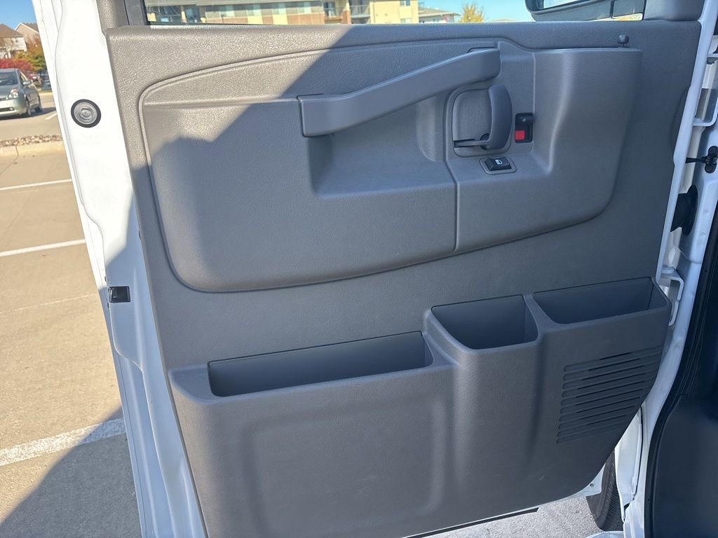 Used 2023 Chevrolet Express 2500 w/ Driver Convenience Package image 15