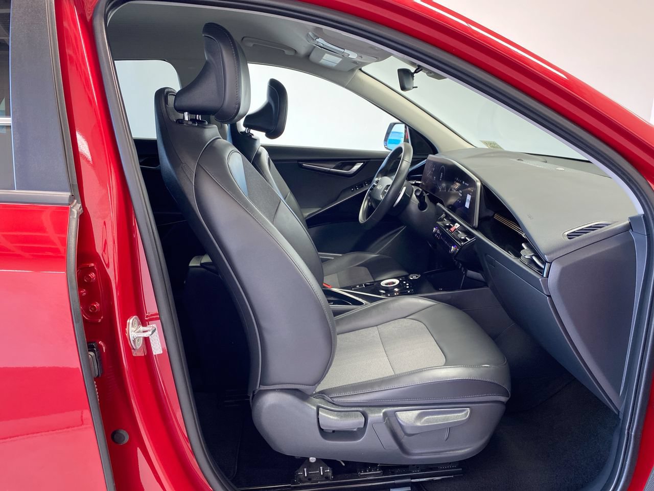 Certified 2023 Kia Niro Wind FWD image 28