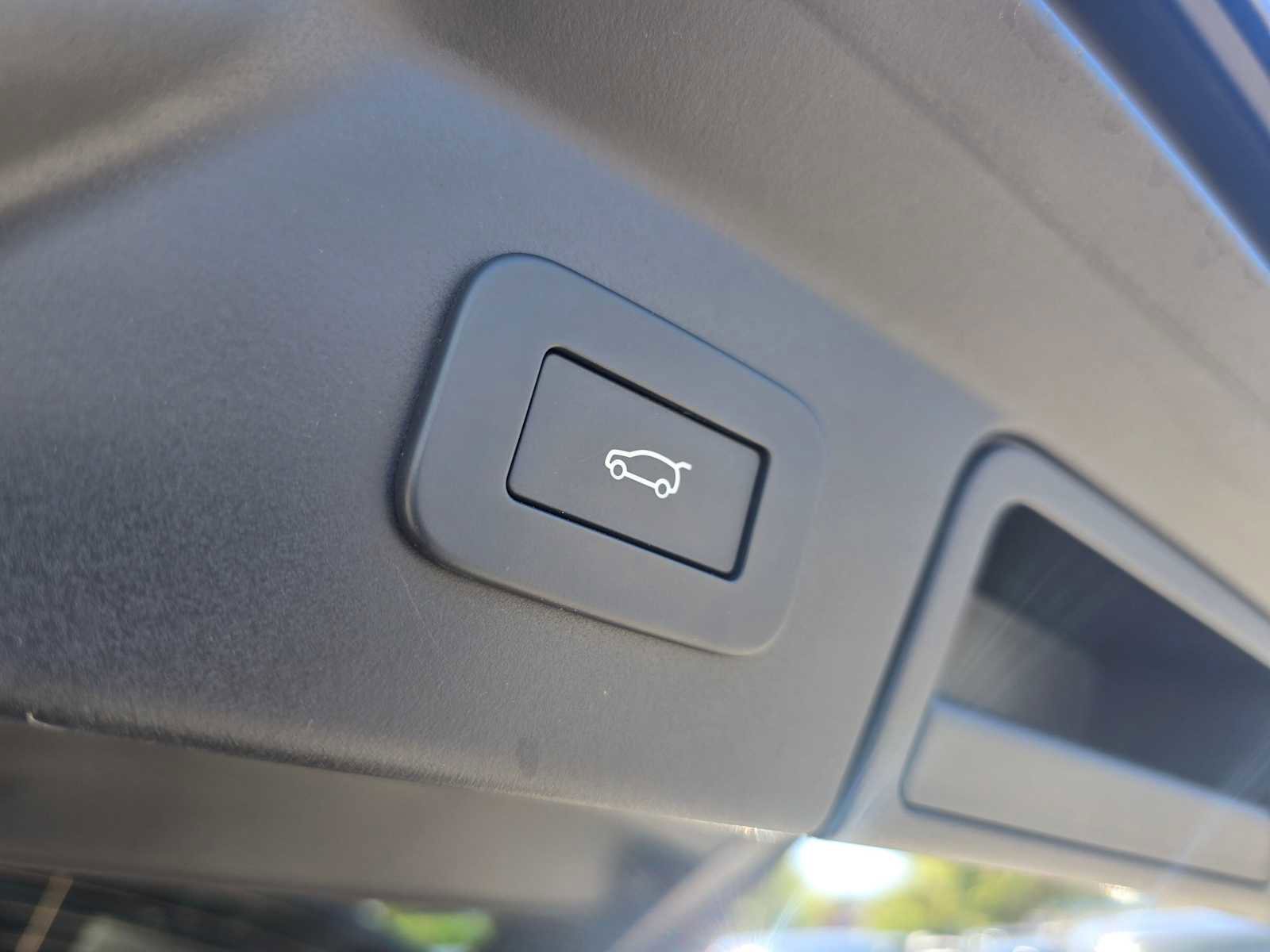 Used 2026 Land Rover Range Rover Velar Dynamic SE AWD/4WD image 15