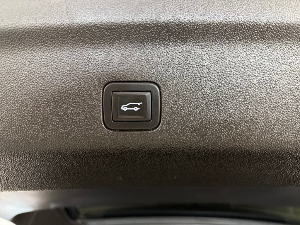 Used 2026 Chevrolet Tahoe High Country RWD image 8