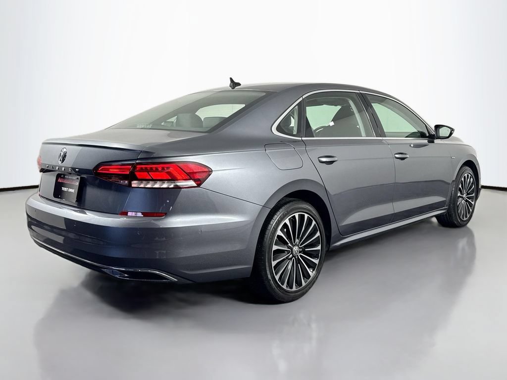 Used 2022 Volkswagen Passat 2.0T FWD image 5