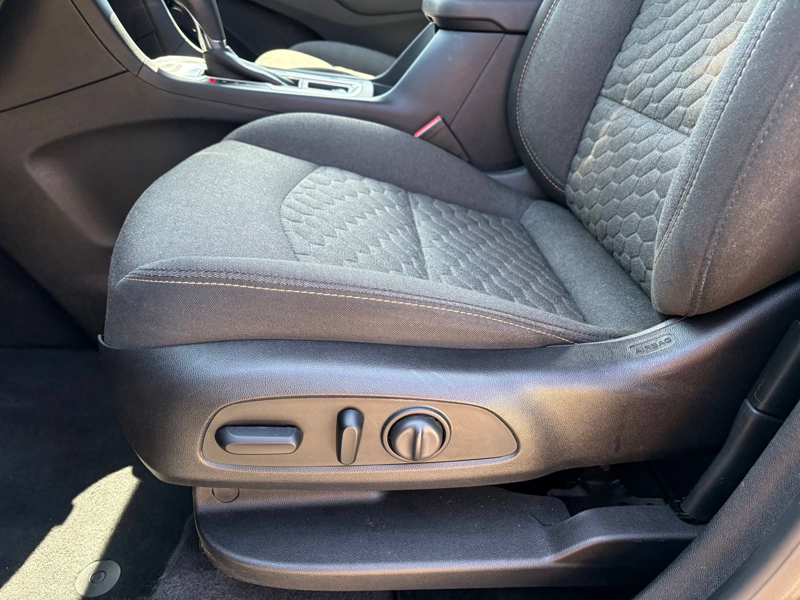 Used 2018 Chevrolet Equinox LT AWD/4WD image 27