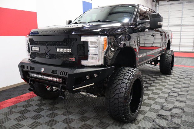 Used 2017 Ford F350 Platinum w/ Platinum Ultimate Package AWD/4WD image 3