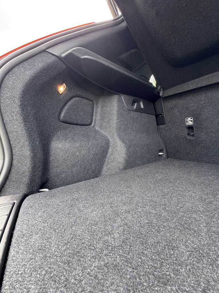 Used 2024 Volvo XC40 B5 Core AWD/4WD image 10