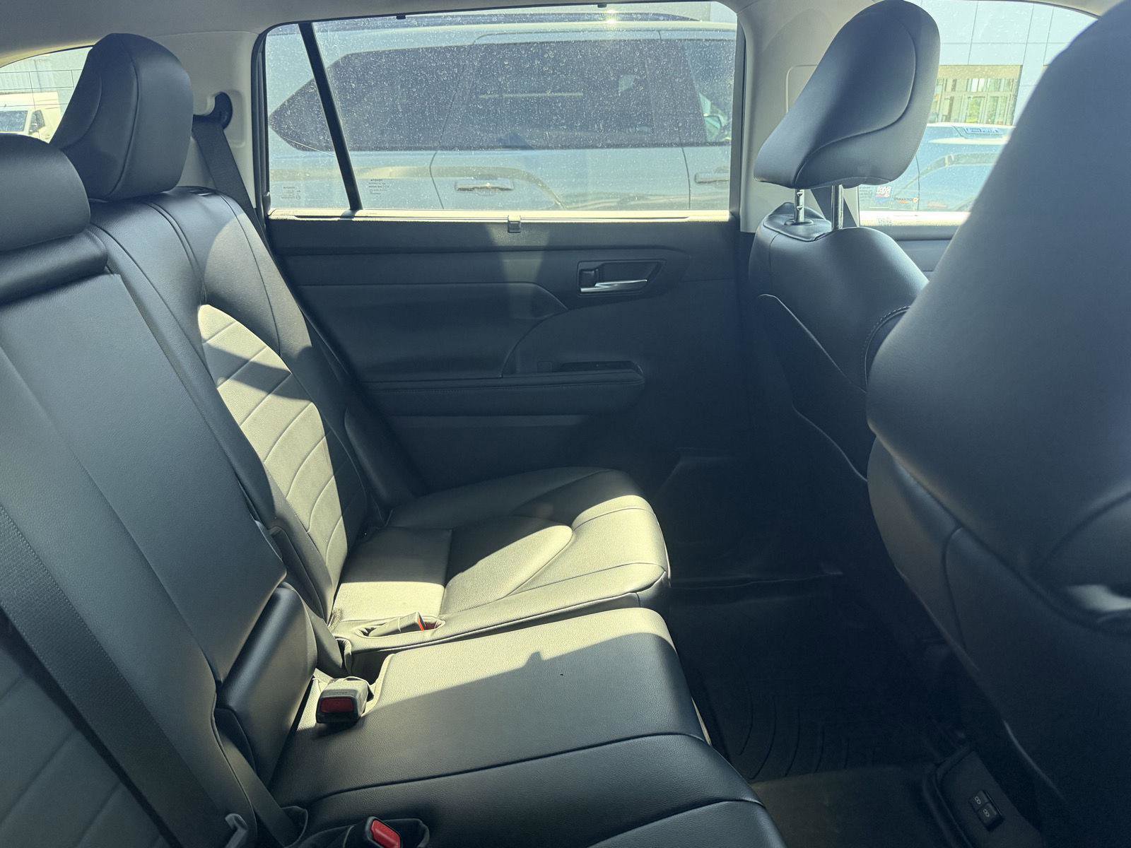 Used 2023 Toyota Highlander XLE FWD image 12