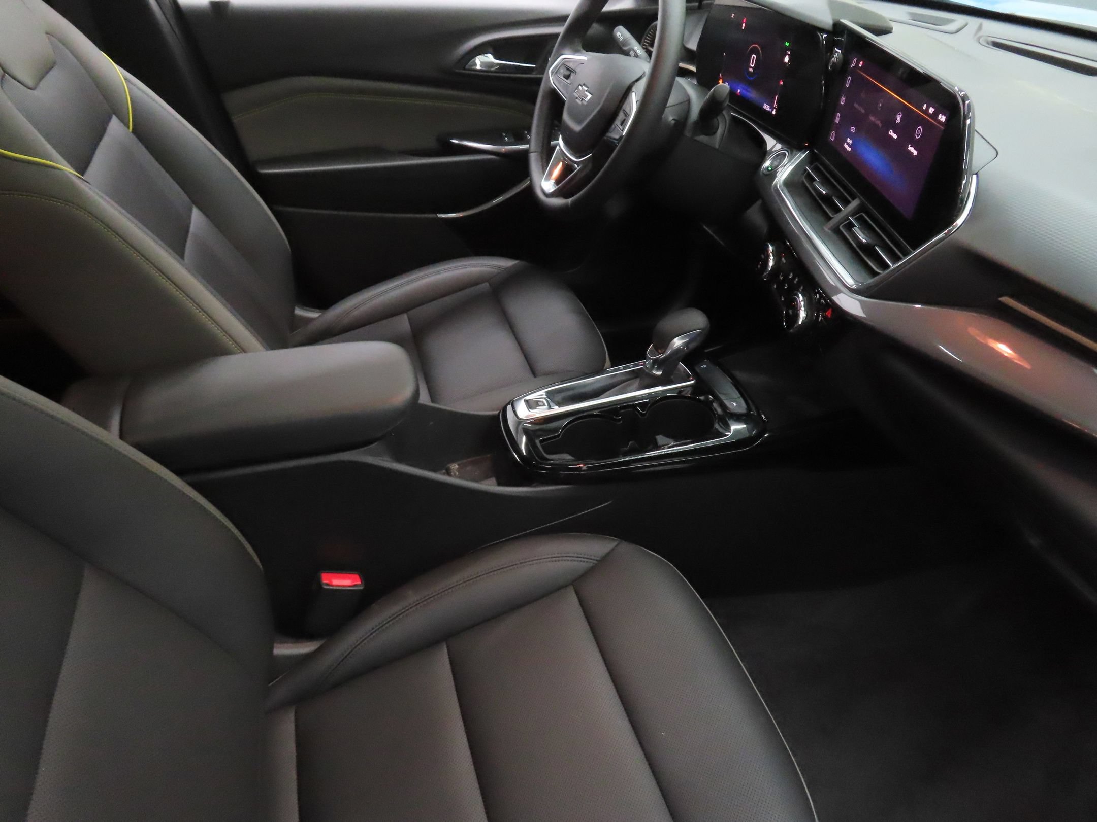 Used 2025 Chevrolet Trax ACTIV w/ Sunroof Package FWD image 25