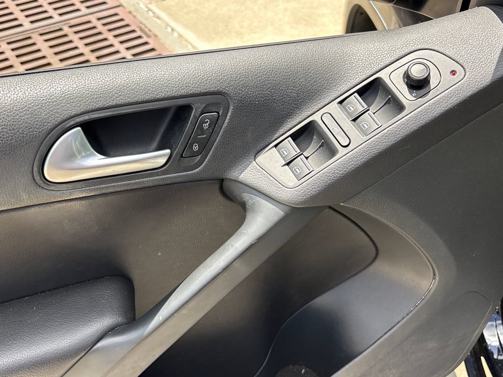 Used 2017 Volkswagen Tiguan S FWD image 16