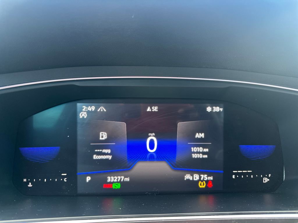 Used 2022 Volkswagen Tiguan SE w/ Panoramic Sunroof Package image 8