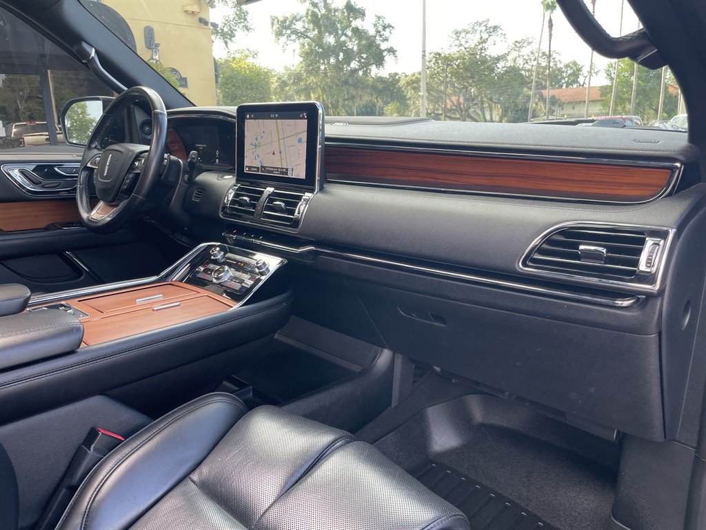 Used 2019 Lincoln Navigator L Select AWD/4WD image 16