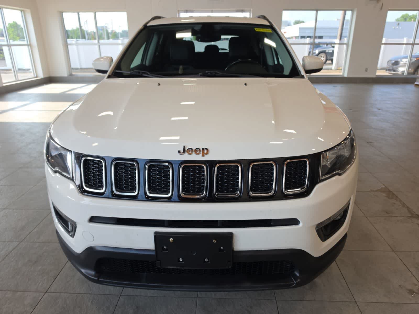 Used 2018 Jeep Compass Latitude w/ Popular Equipment Group FWD image 3